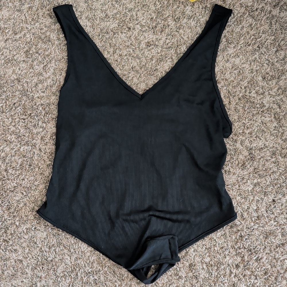 SHEIN Black Ribbed V-Neck Sleeveless Bodysuit